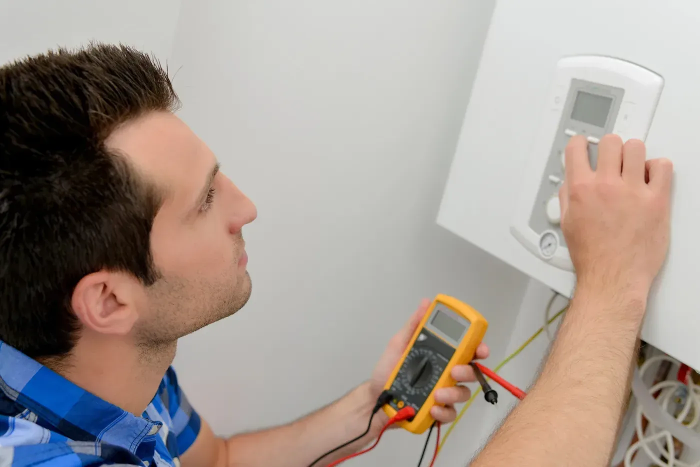 Unité intérieure de climatisation réversible Daikin posée dans un logement au Bourget (93350)